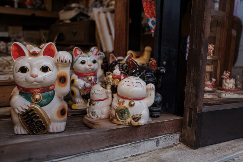 Maneki-Neko cats