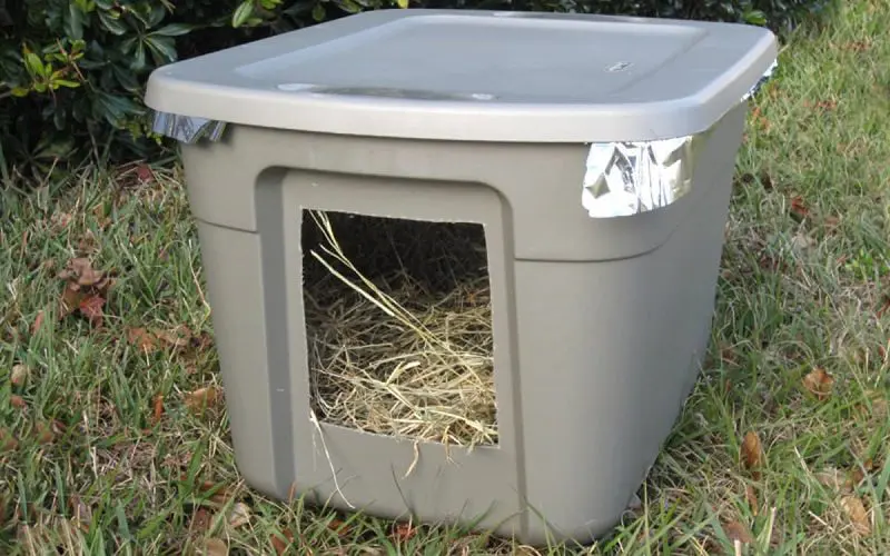 DIY plastic container cat shelter